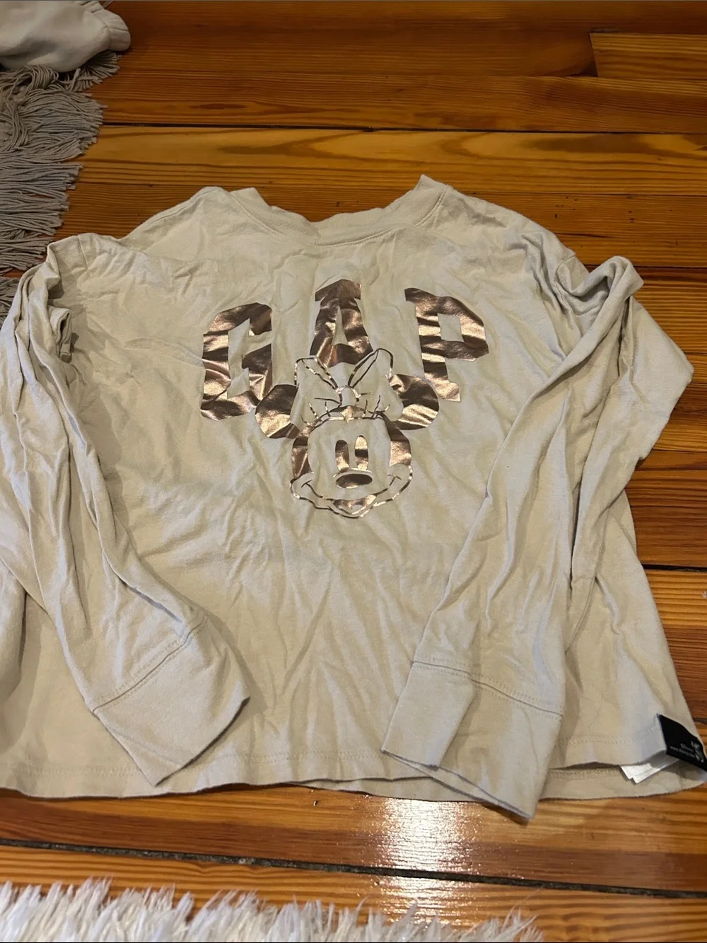 GAP Kids Minnie 3-ie e Metallic Logo Sweatshirt, Tee, & Joggers - Cream